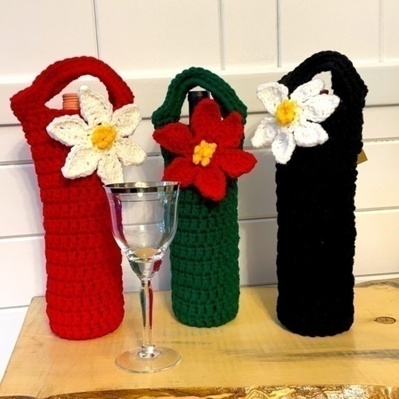 $10 SALE Handmade Crochet Wine Bottle Holder Gift Bag Party Holiday Host Alcohol - Picture 1 of 6